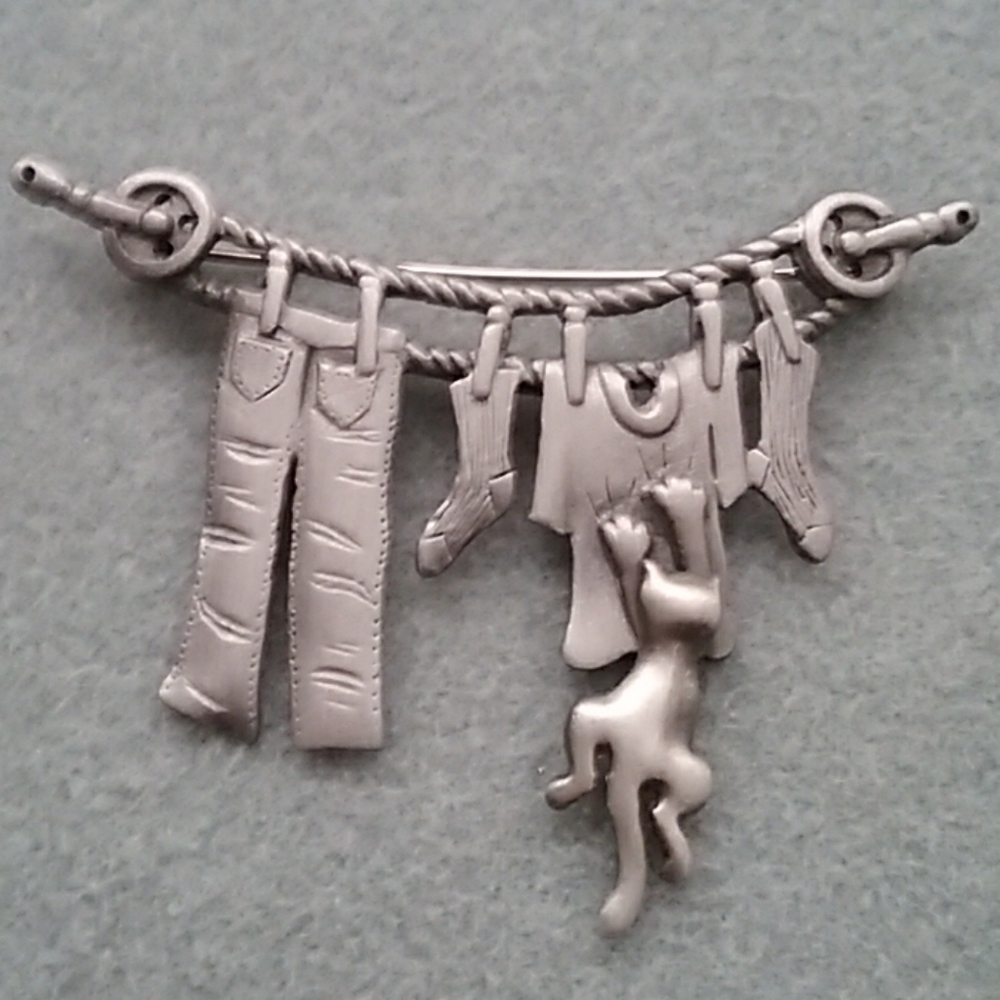 🍁3/$25 👉*VINTAGE* KITTY CAT SWINGING CLOTHESLINE PIN~ PEWTER - Picture 5 of 5